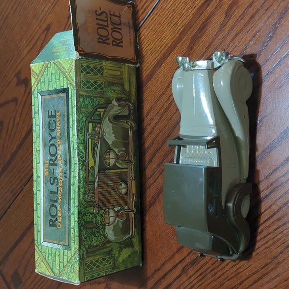 Avon Men's Rolls-Royce after shave bottle - Picture 2 of 3
